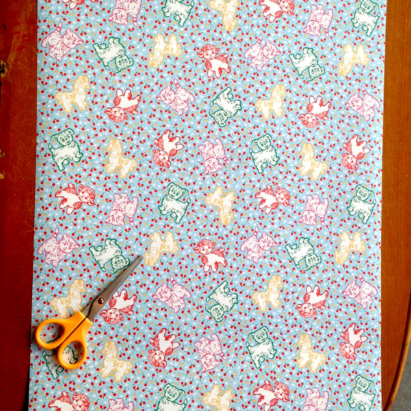 Papier adhésif plastifié Kitsch Kitchen Pets & cherries - Rouleau de 200 x 45 cm – Image 2