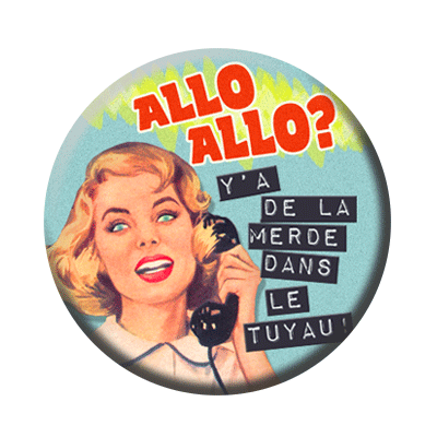 Badge ou aimant 56mm - Allo, allo, y’a de la merde dans le tuyau