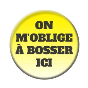 Badge ou aimant 56mm - On m’oblige à bosser ici